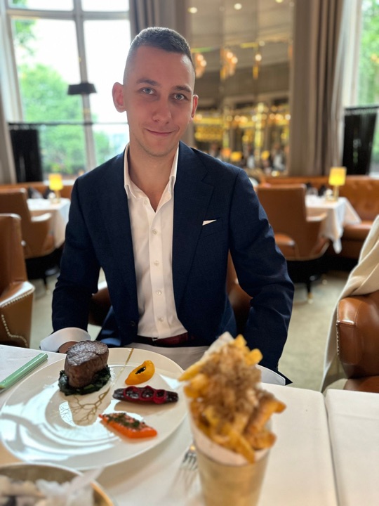 Edgars Kursiss — AI systems consultant and Marketing MSc
